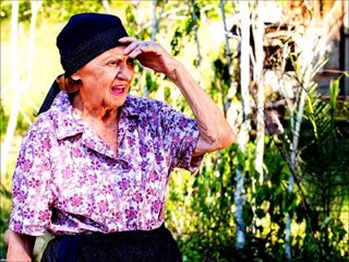 Império Cora invade apartamento de Isis e beija José Alfredo na boca