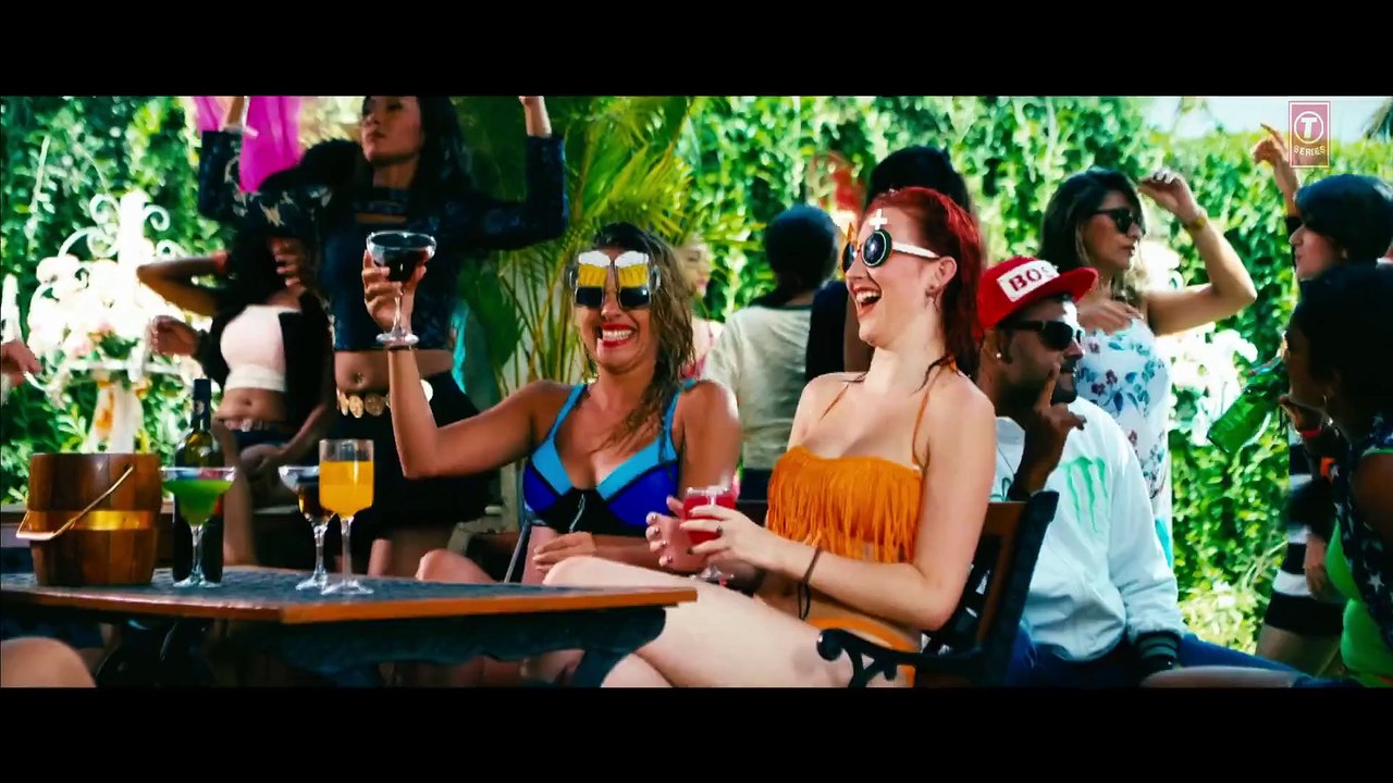 Daddy Mummy VIDEO Song ft. Urvashi Rautela