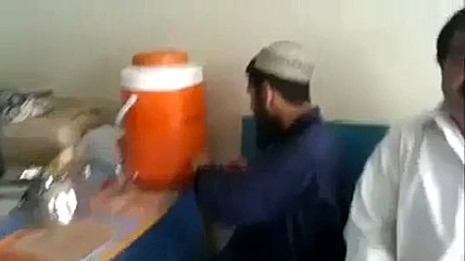 Pathan singing teri meri prem kahani  pashto and punjabi funny video