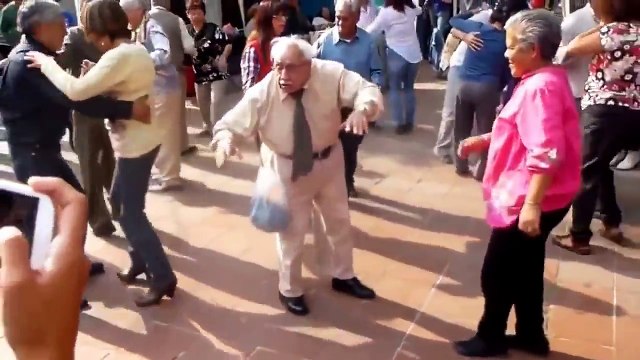 Танцующий дед! Супер дед!