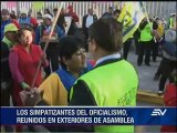 Forcejeos en los exteriores de la Asamblea