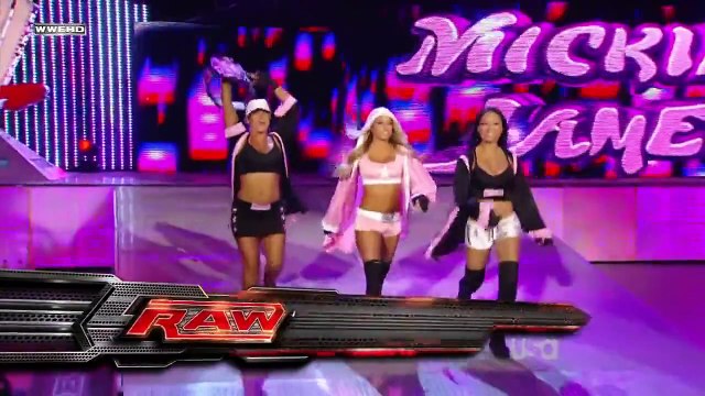 Mickie James Kelly Kelly & Gail Kim vs Beth Phoenix