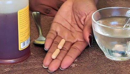How to Make Hawthorn Tea With Capsules