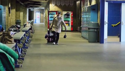 How to Carry Ice Skates