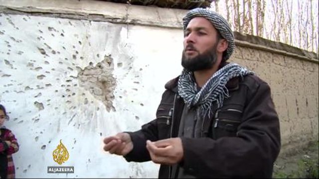 Afghan fighters try to keep Taliban out