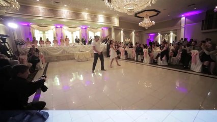 El Baile De Los Recién Casados Sale Bien. Pero Lo Que Hace El Papá… Nadie Se Había Esperado Esto
