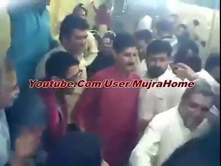 look at this old man very hot mujra dance