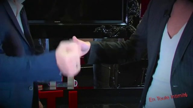 Exclu vidéo : En Toute Intimité : Sam Zirah se fait hypnotiser dans un nouveau teaser...