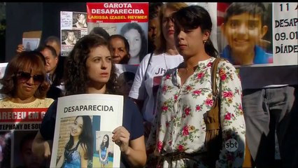 Cúmplices de um Resgate (01/10/15) Rebeca conhece mães que também têm filhos desaparecidos