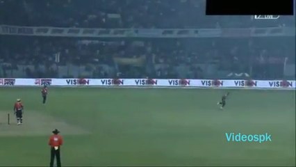 umer akmal 49 runs in BPL shandaar entry