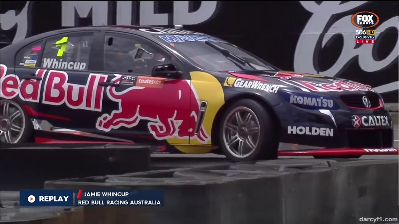 Whincup Crashes | Practice | Sydney 2015