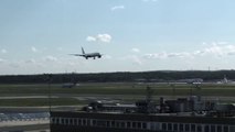 So impressive landing of a Boeing 777 at Francfort Airport