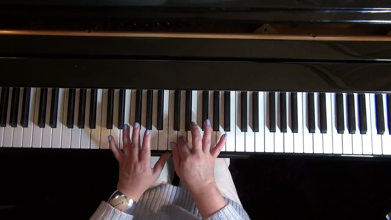 The Christmas Song - very easy slow piano tuition. Level 1B.