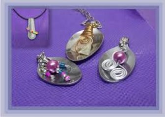 COLGANTE HECHO CON CUCHARAS