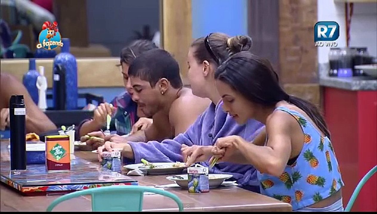 A Fazenda 8 Hora do Rango! Peões Almoçam em Clima de Paz em dia de Eliminação 12/11/15 Par