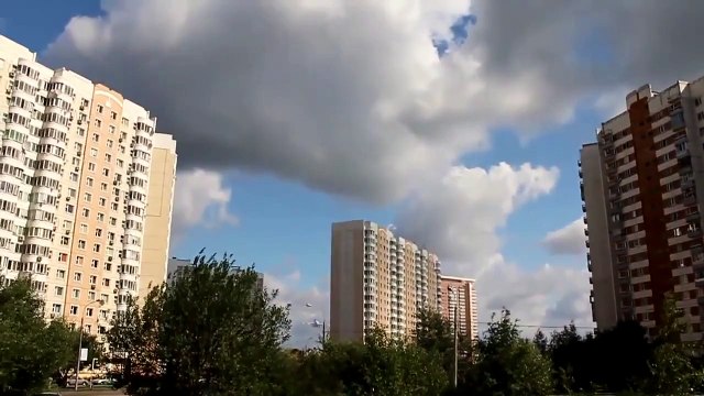 Самолёт чуть не врезался в здание