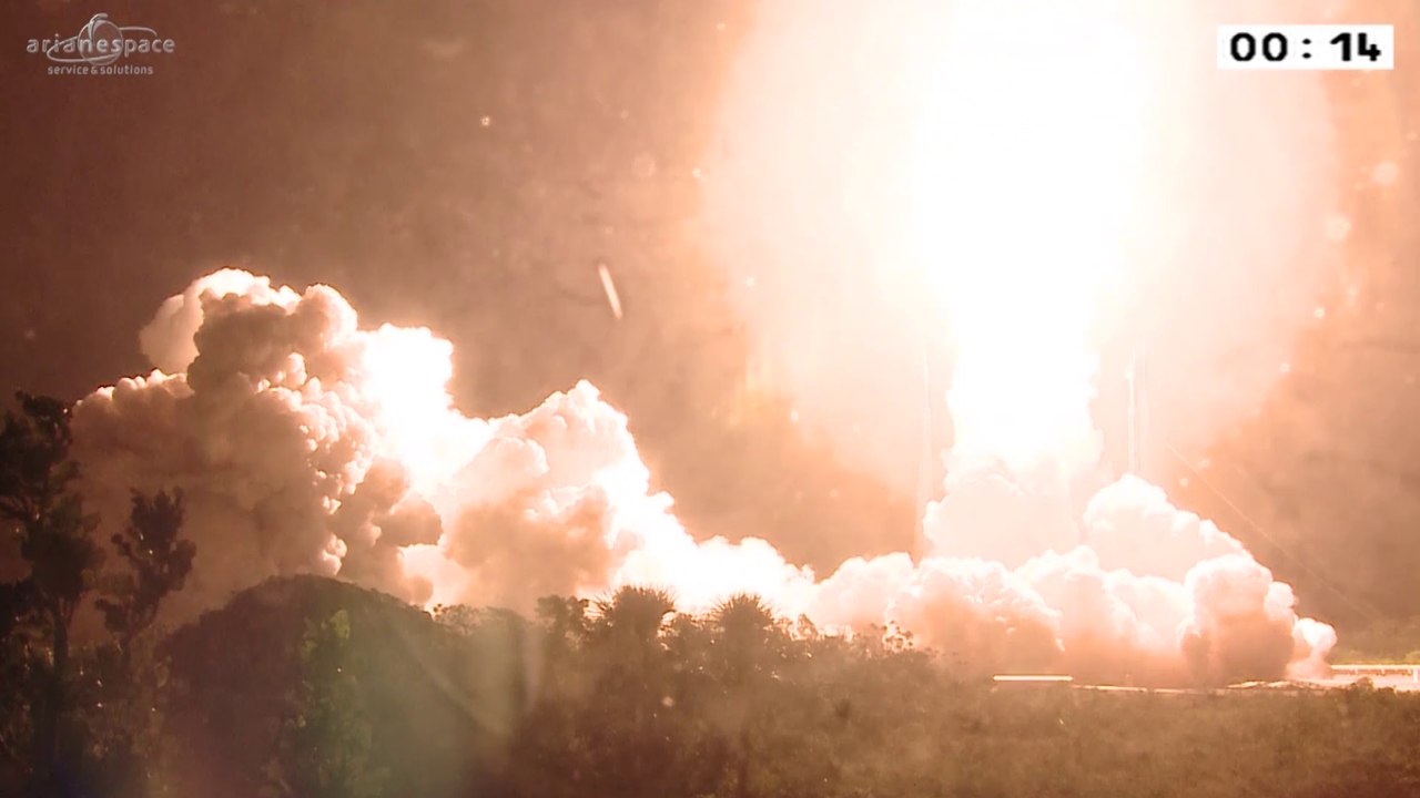 Ariane 5 flight VA227 liftoff replay
