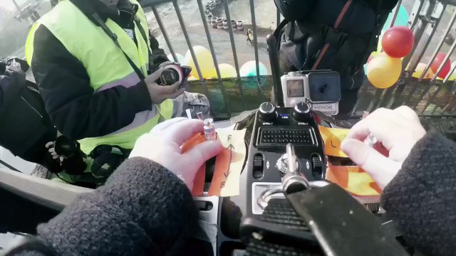 Volvo donne les commandes d'un camion de 15 tonnes à une petite fille de 4 ans