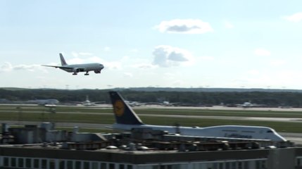 Atterrissage spectaculaire d'un Boeing 777 à Francfort