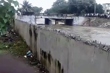 LIVE footage of Chennai Avadi bridge collapsing in the rain