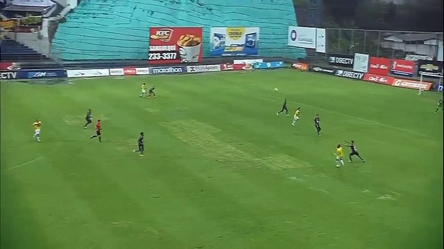 Equateur - Un but de la tête très longue distance