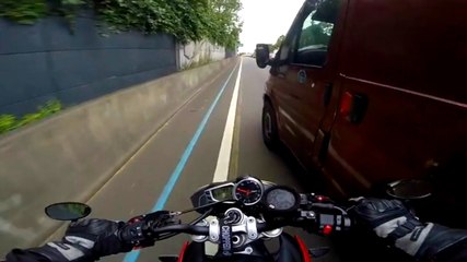 Minibüs Aniden Motosikletin Önüne Kırdı