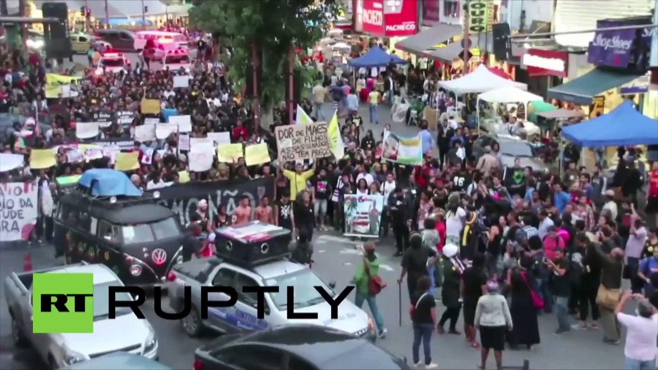 Brésil : les cariocas excédés marchent contre la violence policière