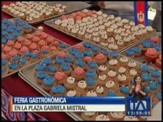 Feria gastronómica en la Plaza Gabriela Mistral