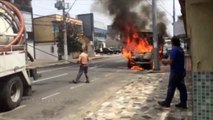 Caminhonete pega fogo em Vila Velha