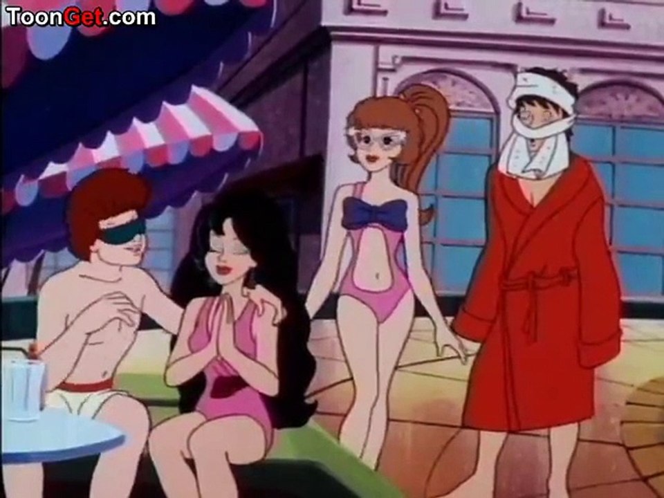 Katta osilgan kokrakli kampirni sikayotgan qoshni surati.