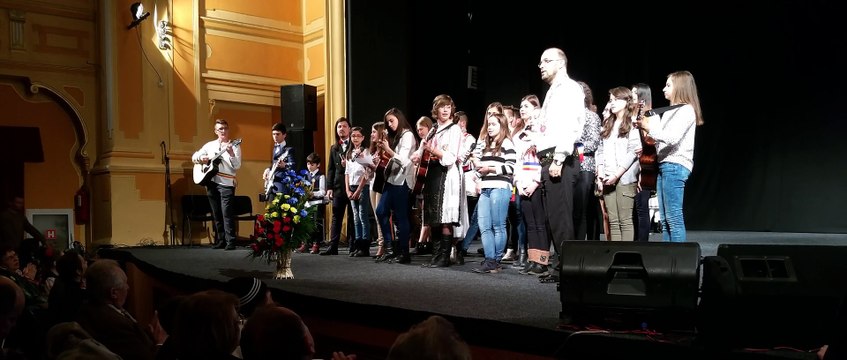 AGORA MEDIA | Secvenţe din spectacolul de 1 Decembrie organizat la Turda