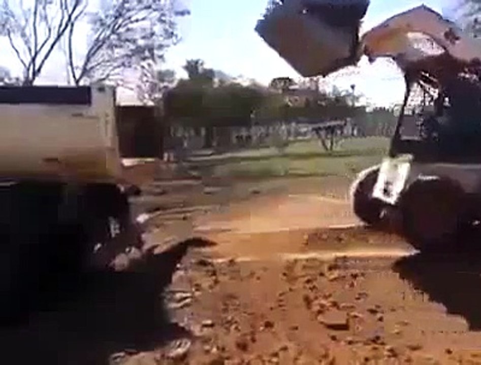 اس چھوٹی سی کرین کی پاور دیکھیں