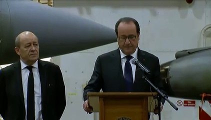 Hollande : le "Charles-de-Gaulle" sera déployé dans le Golfe "dans quelques jours"
