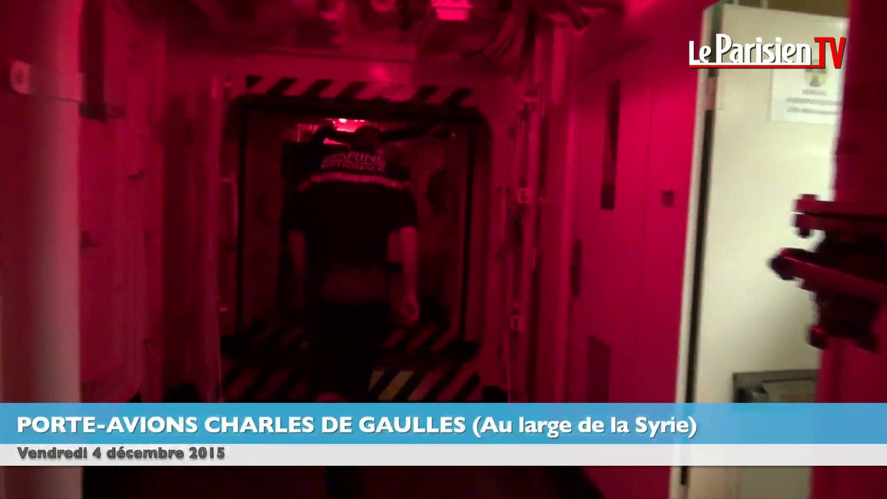 Visite surprise de François Hollande sur le «Charles-de-Gaulle» au large de la Syrie