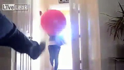 Bu kıza biri dur demeli!