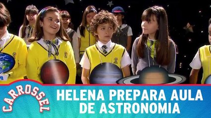 Helena prepara aula de astronomia para alunos
