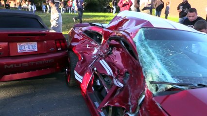 Un homme crashe sa Shelby GT500