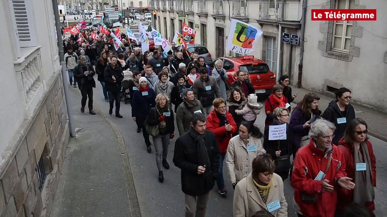 Vannes. 200 manifestants pour le maintien du collège Montaigne