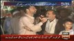 MQM workers threatning Imran Khan at local polling In lyari