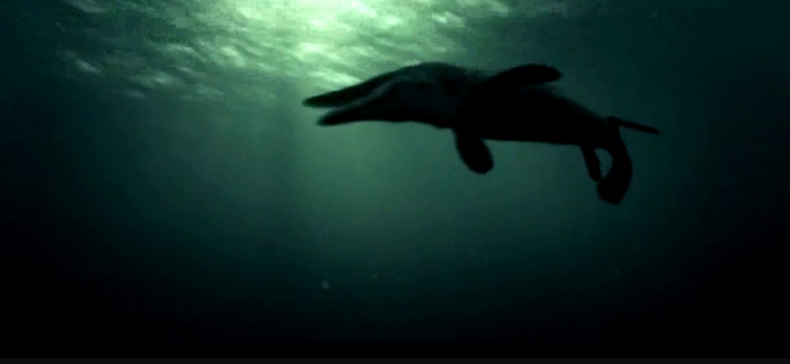 MONSTRE du Loch Ness filmé par des nageurs de combat !!!