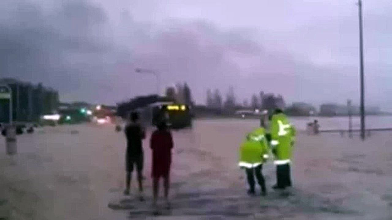 Miracle video 2015 CAR appears From Flood Water -- Most SHOCKING VIDEO of 2015 may