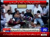 Dr Farooq Sattar Press Conference with injured worker of MQM in Landhi