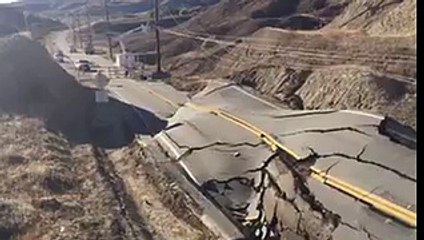 Le mystère de la route californienne qui gondole