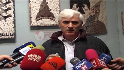 Artisti lezhjan ekspozitë me gur zalli nga lumenjtë e Shqipërisë  - Ora News- Lajmi i fundit-