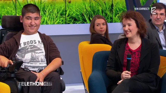 Les retrouvailles surprise d'Edgar avec Anne Roumanoff - Téléthon 2015