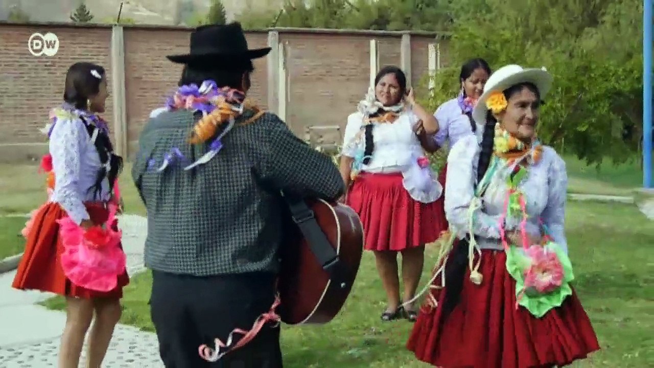 Regenwald in Flammen - Kampf gegen die Palmöl-Mafia | DW Nachrichten