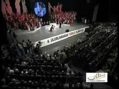 Küçük Kız İstiklal Marşı Okuyor