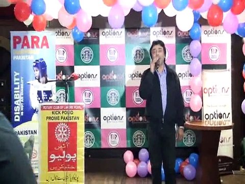 آپشن ریسٹورنٹ کی جانب سے سپیشل بچوں کے لیے تقریب میں عابد مقصود ہاشمی گیت پیش کر رھے ہیں