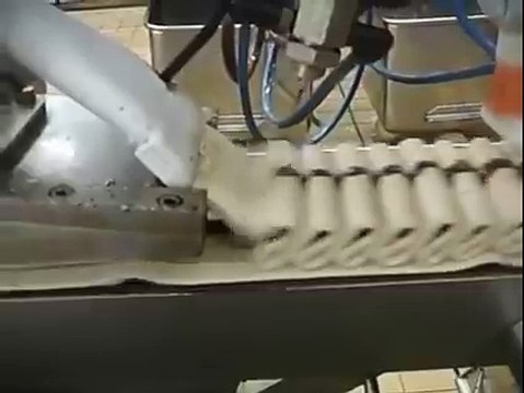 Christmas ice cream factory... Crazy robot making ice cream cake