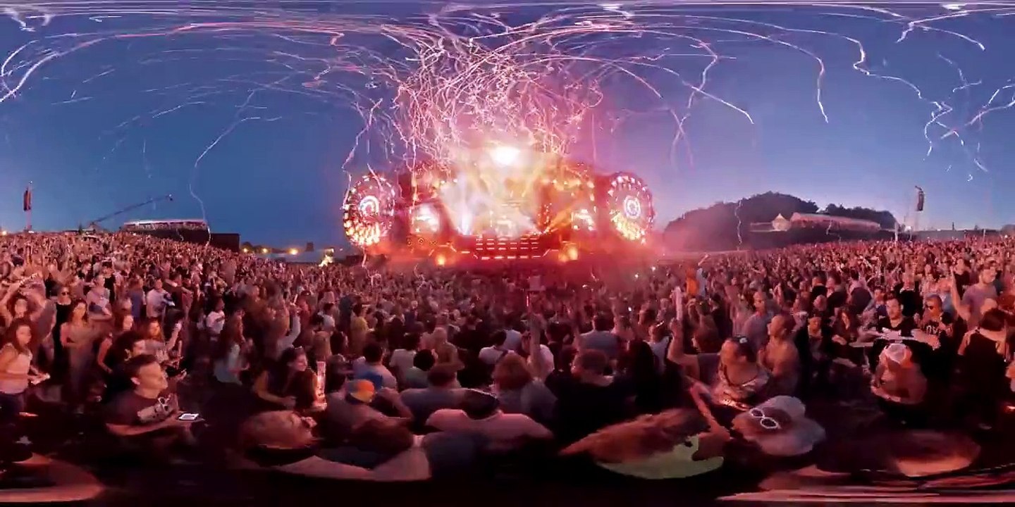 Showtek & Eva Shaw - N2U (feat. Martha Wash) [360 Video @ Dancevalley 2015]